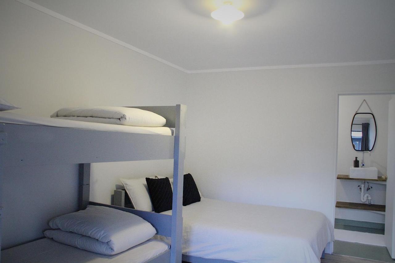 Hugo & Carters Backpackers & Motel Tauranga Ngoại thất bức ảnh A room at the hotel